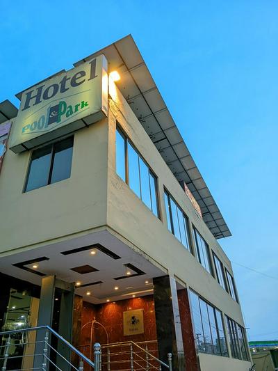 Pool & Park Hotel