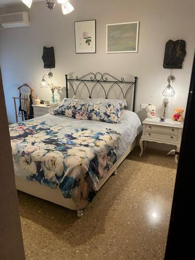 Bonita, Tranquila, Céntrica y Acogedora Habitación, solo para Chicas, en Vivienda Compartida con anfitrión