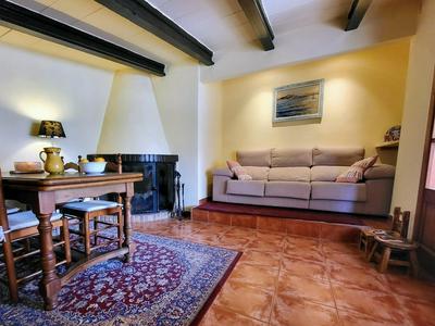 Las Aguilas, casa Català