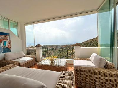 Vistas al mar con Jacuzzi en Calahonda Parking