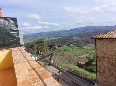 Casa alla porta con panorama