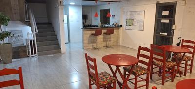 SUITE COM AR e BWC PRIVATIVO POUCOS METROS OKTOBERFEST