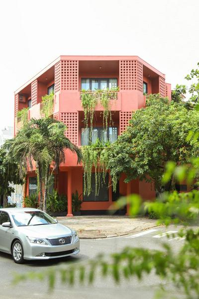 Kin Wander Tân Phong, The Moonage