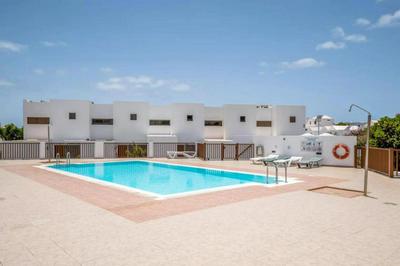 House - Sleeps 4 & Swimming Pool