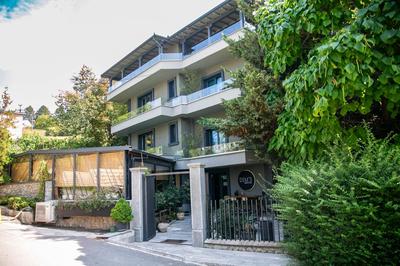 Dim's Hotel & Restaurant