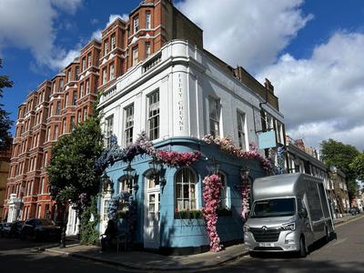 Chelsea flat, convenient and quiet