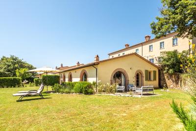 Villa Falco with terrace and garden - Cignella Resort Tuscany