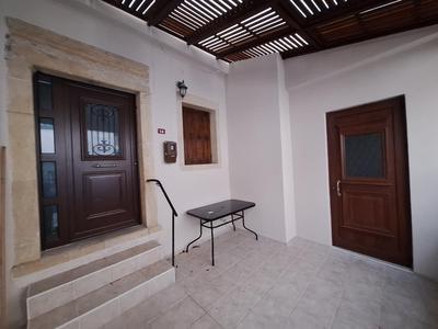 Gold King Apartment