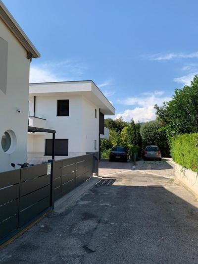 Idyllische Wohnung mit Garten und Pool