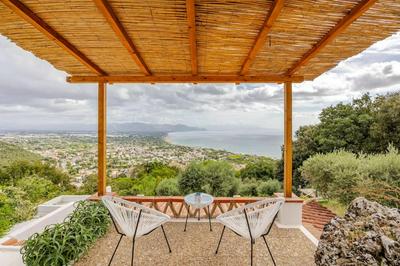 Villa Mariani - Italian Coastal Charm