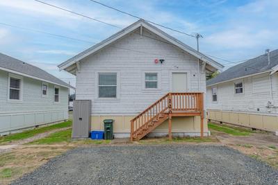 #StayinMyDistrict Coos Bay Goldfinch Cottage