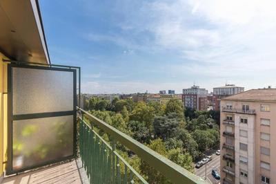 Unique & Strategic Flat, 50m from M4 Station
