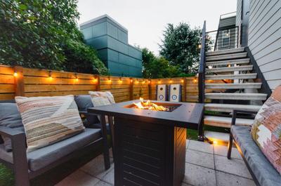 Travelers Dream, Walk to Space Needle, Firepit, cornhole