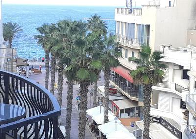 Perfect tourist accommodation in Bugibba square!