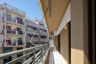 Aria's apt, chic & modern, close to the beach!