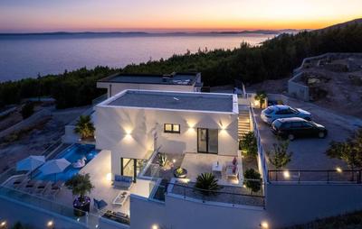 3 Bedroom Lovely Home In Dugi Rat