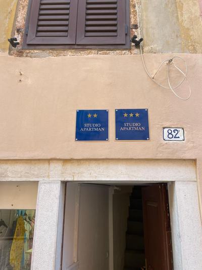 de qua de la studio