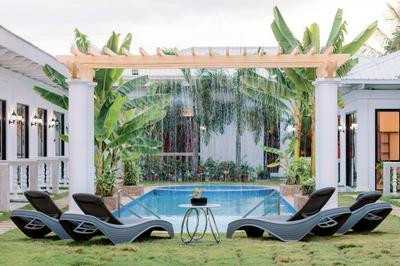 E L Westensee Resort