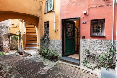 Steps from the Historic Center, the Aquarium and Principe Train Station