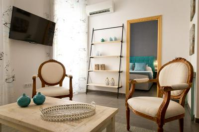 Holidays2Malaga Dos Aceras in Old Town & High Speed Wifi