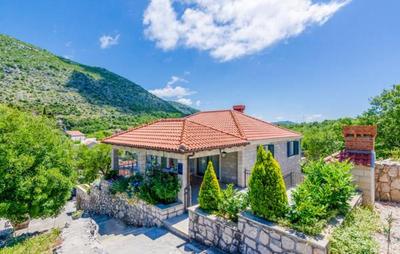 Villa Kate - outdoor pool, 4 bedrooms, free parking