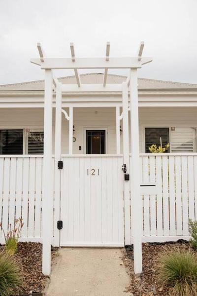 Vida Hamilton - 3 bed, 2 bath kids playground!