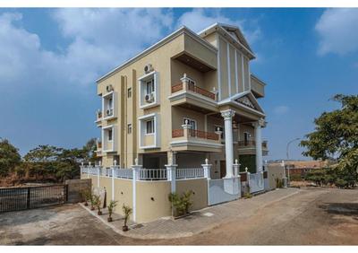 Mountain Glory 8BHK by TensorStays, Pool & Theater
