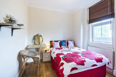 West Kensington 1BR 1-Min Tube Heathrow Direct