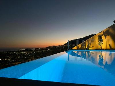 Spacious villa with great views!
