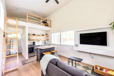 Extended Stay Retreat - Cozy yet Spacious Tiny Gem