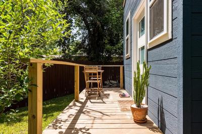 Charming, Cozy Tiny Gem with Hot Tub and Trail Access