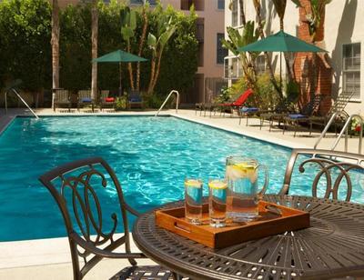 Glamorous KTown Boutique Residences with Rooftop view