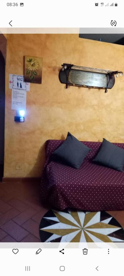 A Santy's House 1piano-no lift-raggiungibile a piedi aeroporto-fermata bus fiera di roma a 3 minuti-air condiz ed extra bed FOR A FEE A PAGAMENTO
