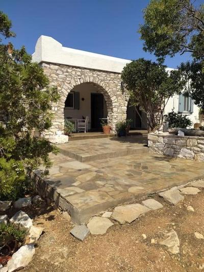 The House of Manos and Helen