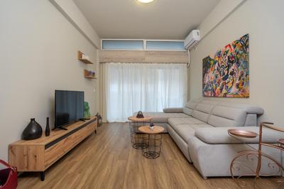 Stylish Victoria m station 4 pers apt by MPS