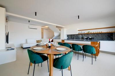 Stylish Duplex in a Tranquil Central Area