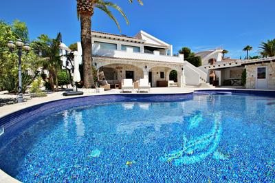 Relaxa - modern Villa with private pool & sea views in Benissa