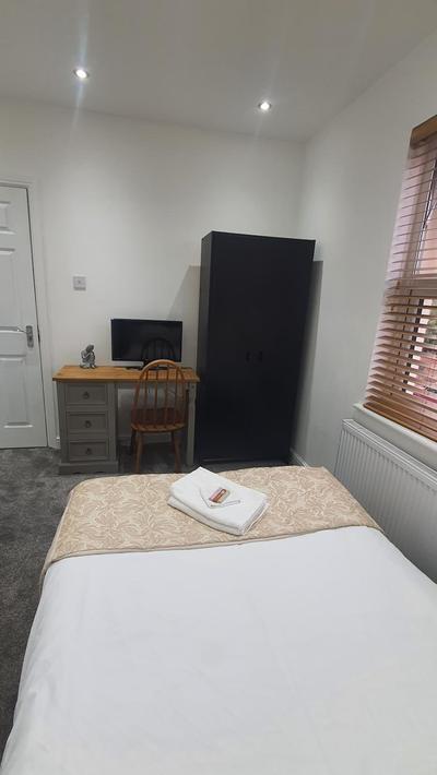 Highfield House - Ensuite, Easy Parking, Speedy WiFi, Smart TV, Self Catering - Serving Contractors, Tourists, Santa Pod and Silverstone!