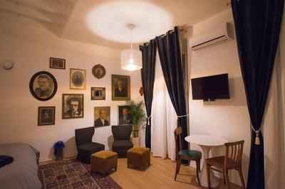 Small studio 5 min to the metro