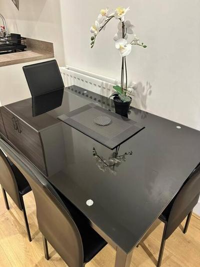 Modern 2BR Penthouse - Extended Stays, Free Parking & Fast Wi-Fi