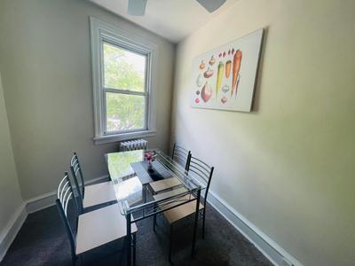 Convenient, Clean 1-br Keswick-