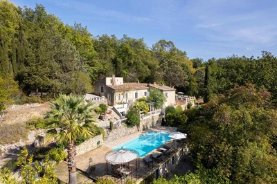 Authentique "mas" Provencal avec sa grande piscine, havre de paix en pleine nature !