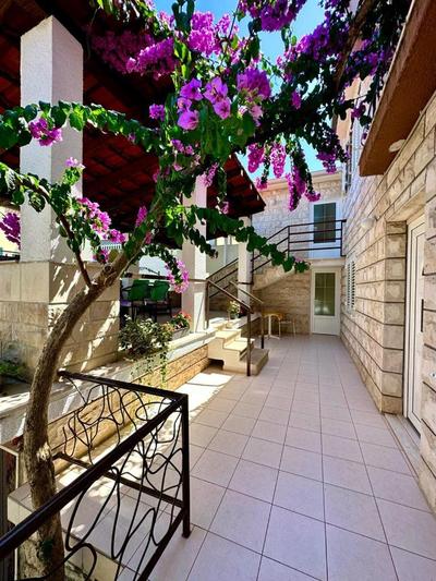 Apartmani Tri Palme