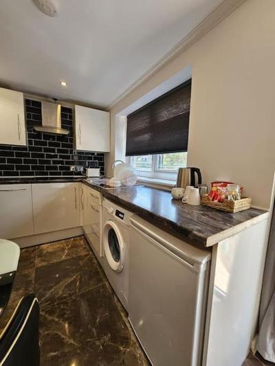 Spacious Guest Suite - Harrow