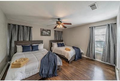KING BED-Pet Friendly- Sleeps 7- Close to Everything-TCU-Magnolia-Cultural District-Hospitals-At&T Stadium