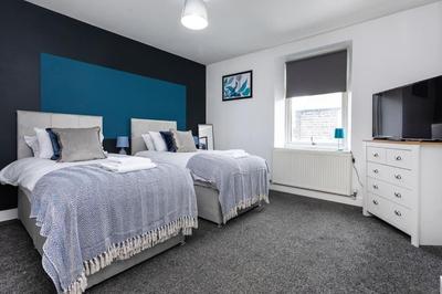 Stylish 3BR home in Burnley - ideal for all guest types- Free Parking Available
