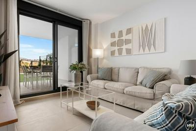 ViVi Homes - Calanova 1 Luxury, Garden, Pool & Sauna