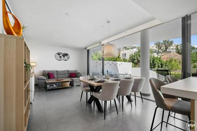 ViVi Homes - Amore Luxury ,Garden, Pool & Sauna