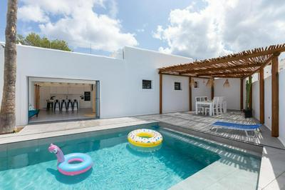 Boho Family Villa in Ibiza with Jacuzzi, 5 Mins to Beach and Sunset Views