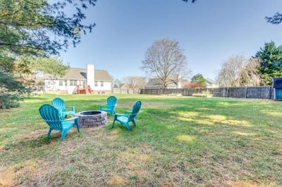Game Room Fenced backyard Sleeps 10 Fire Pit